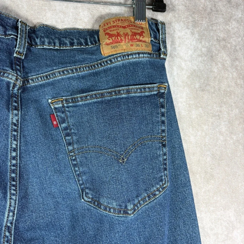 Levi's 505 Jeans Mens Size 36X32 Blue‎ Medium Wash Denim Straight Leg Everyday